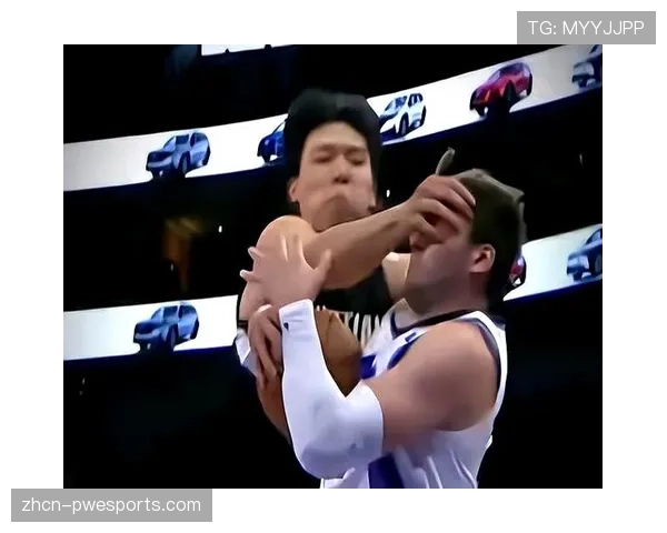 杨瀚森拼抢中头部受伤，返回更衣室接受检查